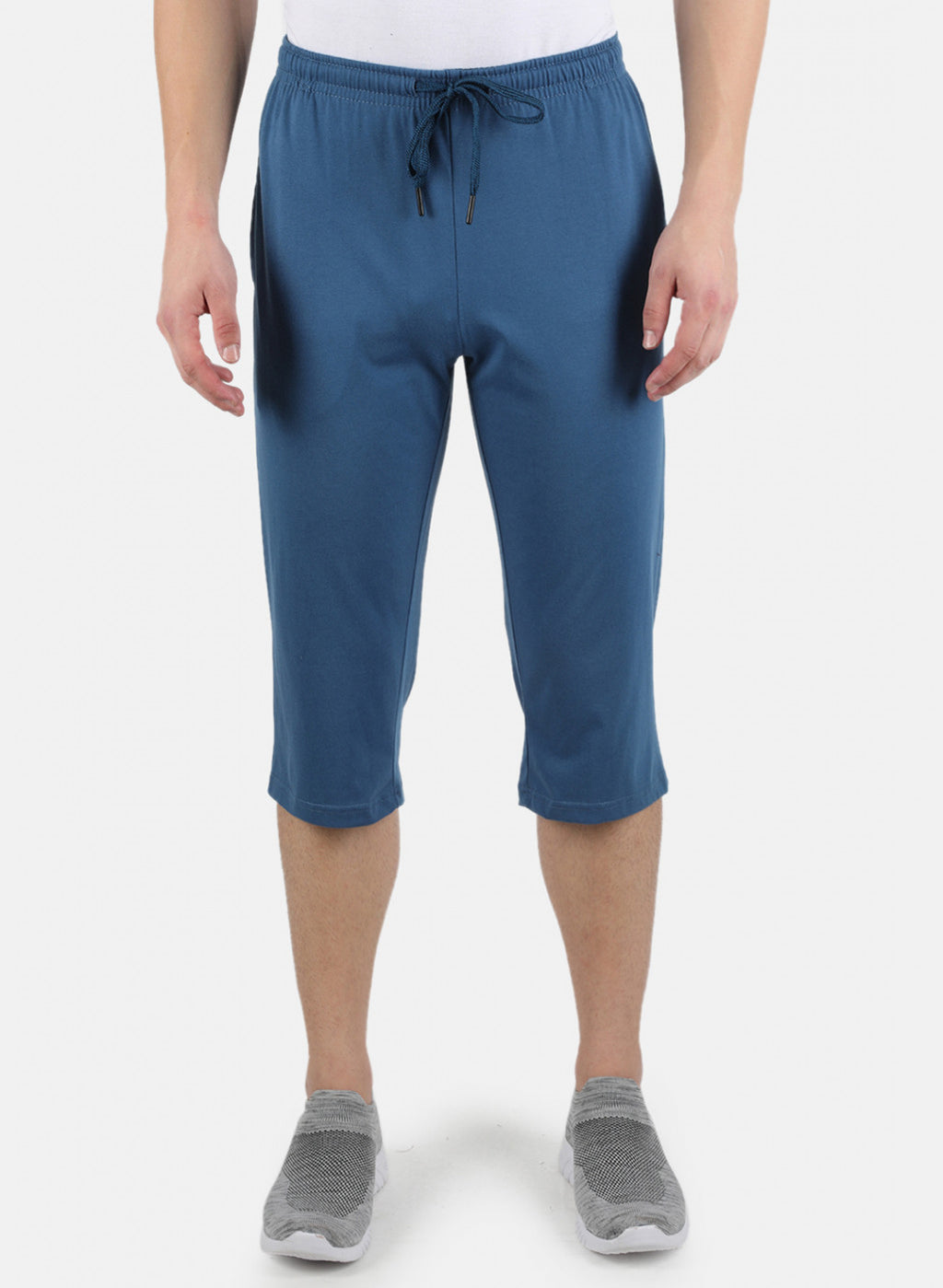 Men Blue Plain Capri
