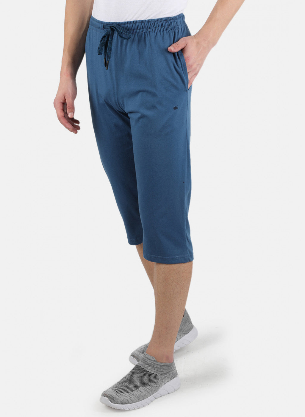 Men Blue Plain Capri