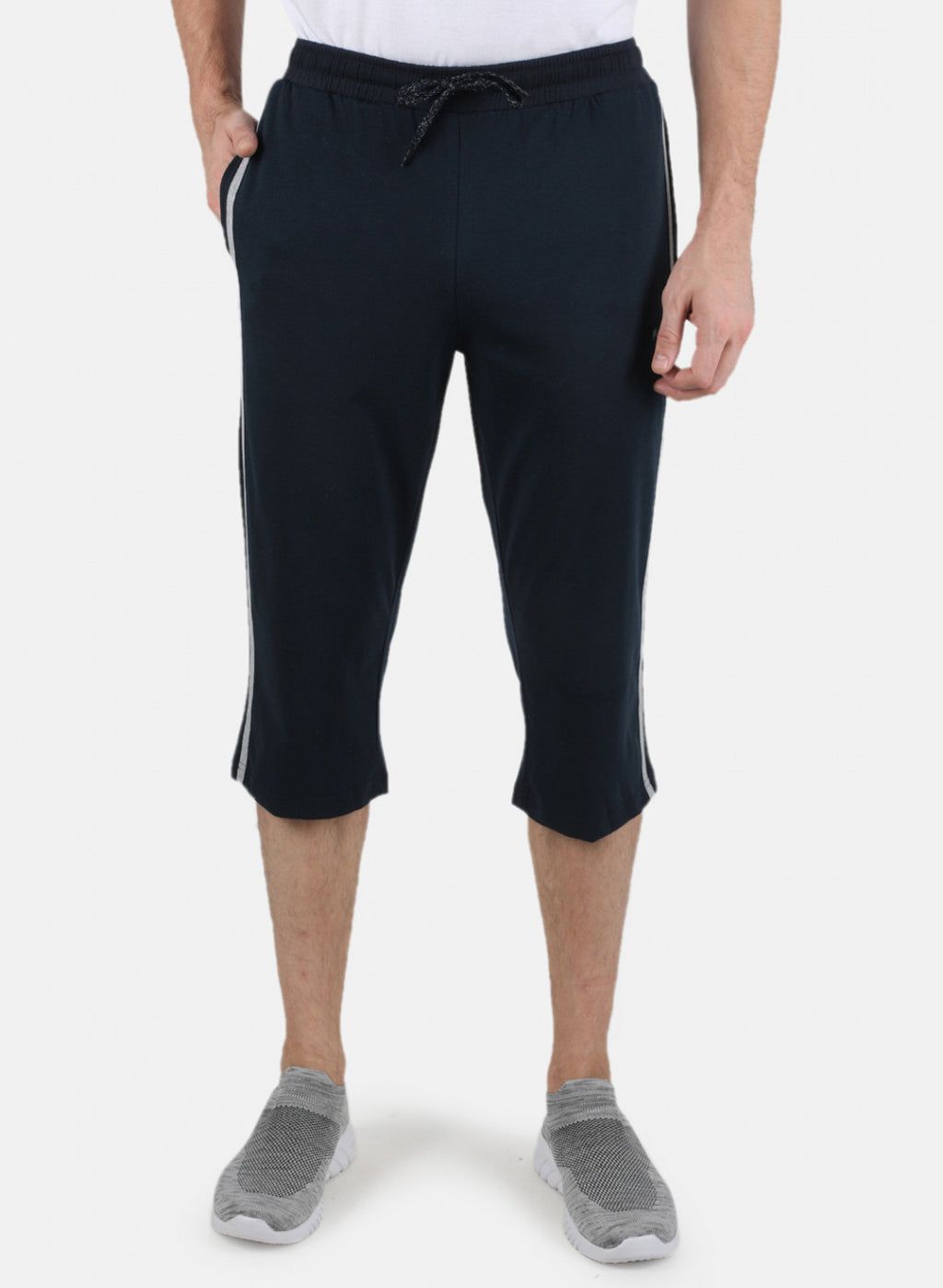 Men NAvy Blue Plain Capri