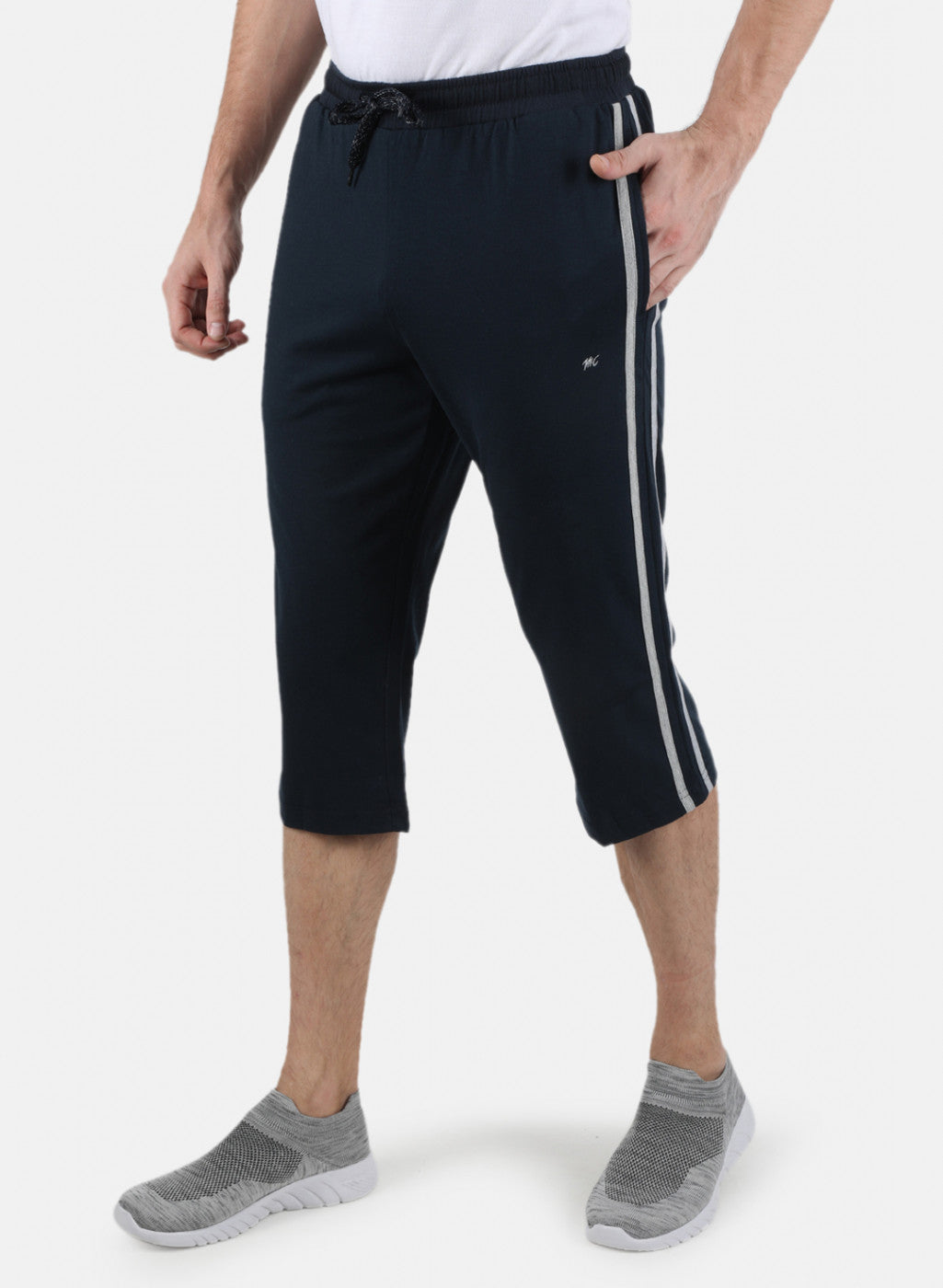 Men NAvy Blue Plain Capri