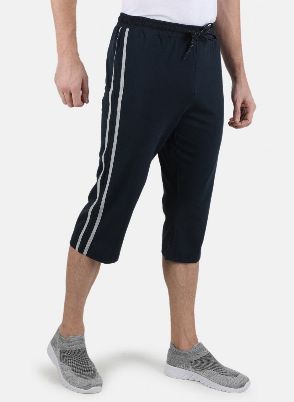 Men NAvy Blue Plain Capri