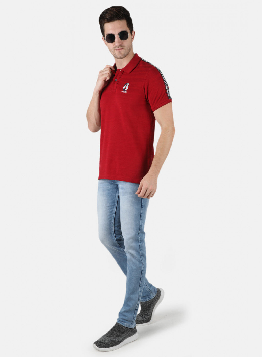 Men Maroon Self Design T-Shirt
