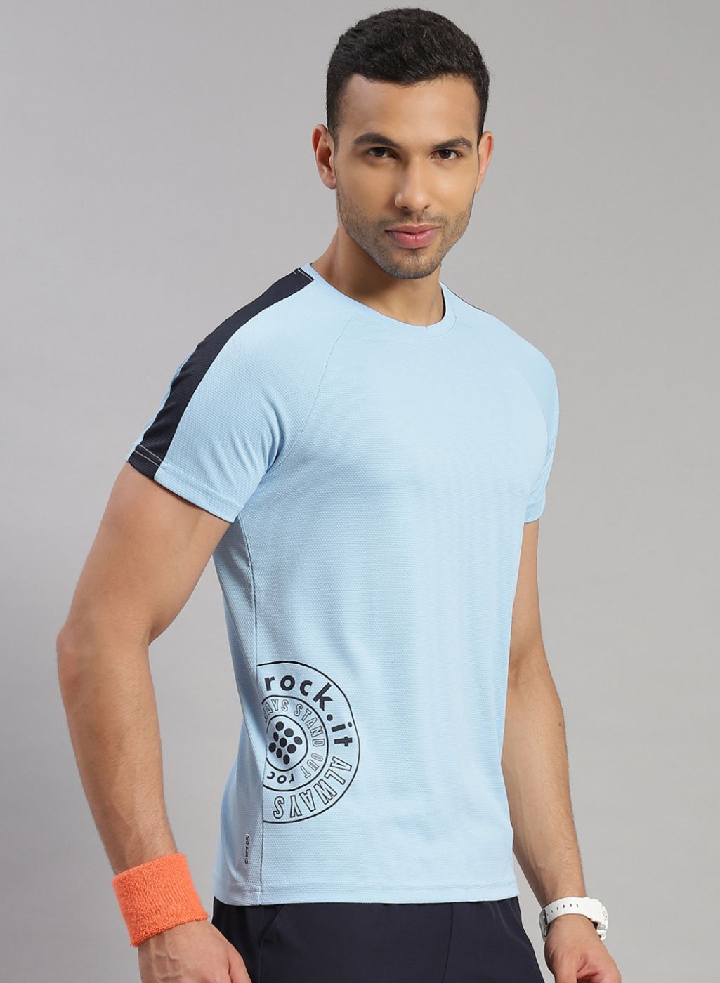 Rock.it Men Blue Solid T-Shirt