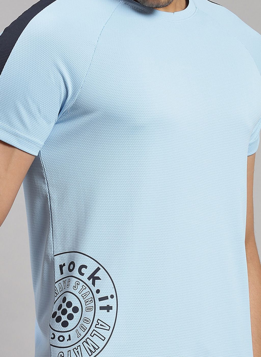 Rock.it Men Blue Solid T-Shirt