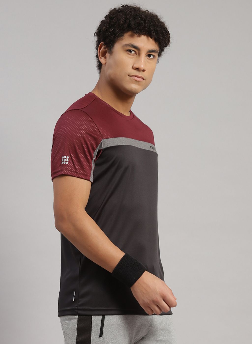 Rock.it Men Black Solid T-Shirt