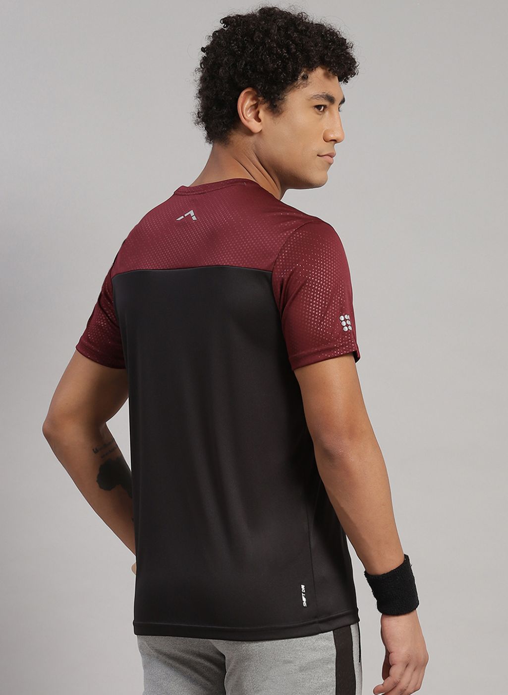 Rock.it Men Black Solid T-Shirt