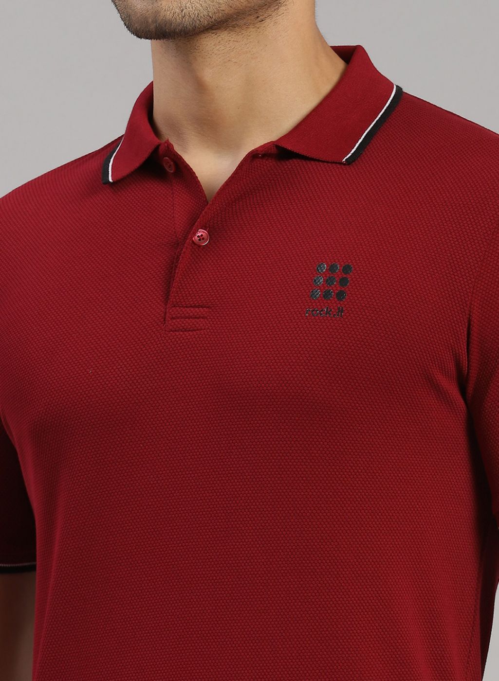 Rock.it Men Maroon Solid T-Shirt