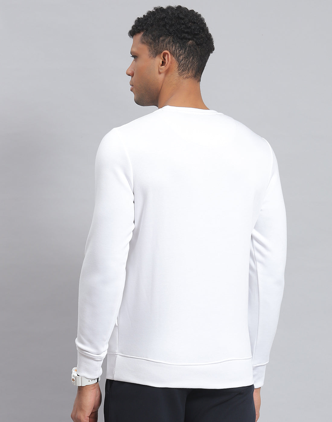 Men White Solid Round Neck Full Sleeve Sweatshirt