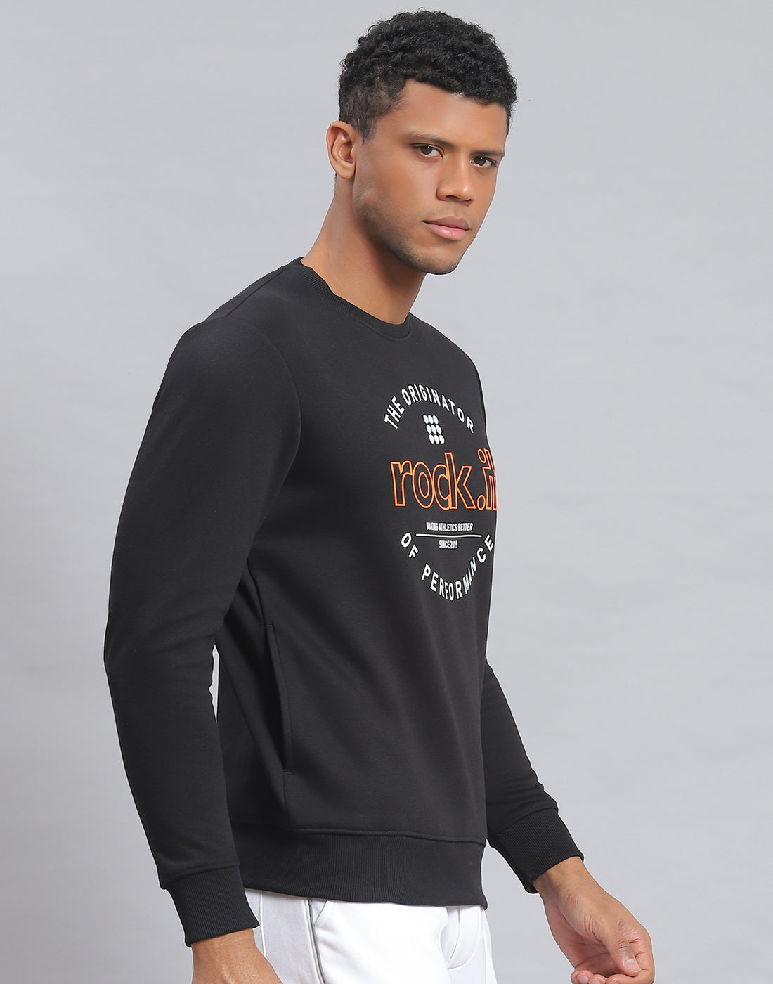 Rock.it Men Black Solid Round Neck Full Sleeve Sweatshirt
