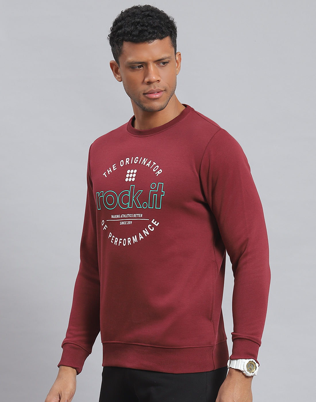 Rock.it Men Maroon Solid Round Neck Full Sleeve Sweatshirt