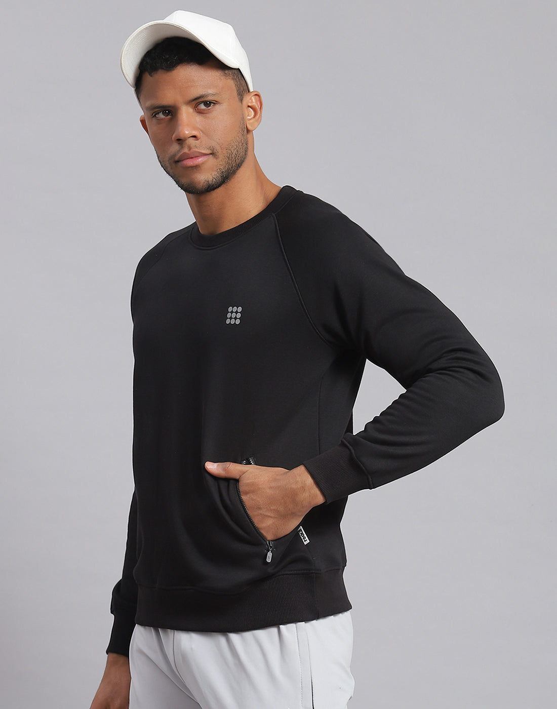 Rock.it Men Black Solid Round Neck Full Sleeve Sweatshirt