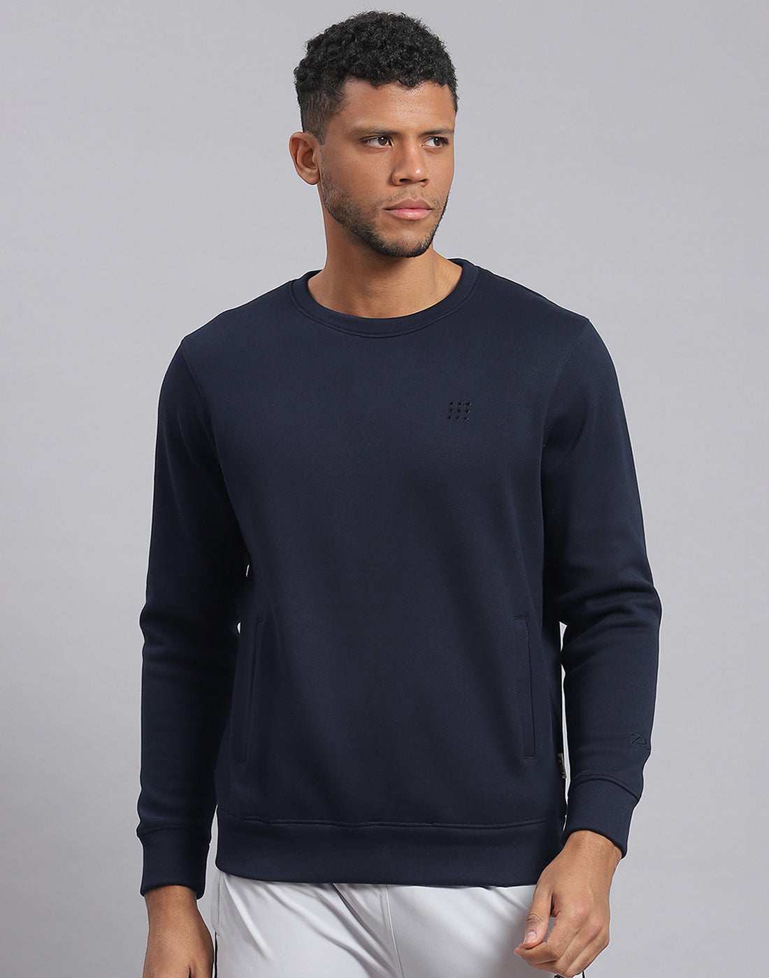 Men Navy Blue Solid Round Neck Full Sleeve Sweatshirt