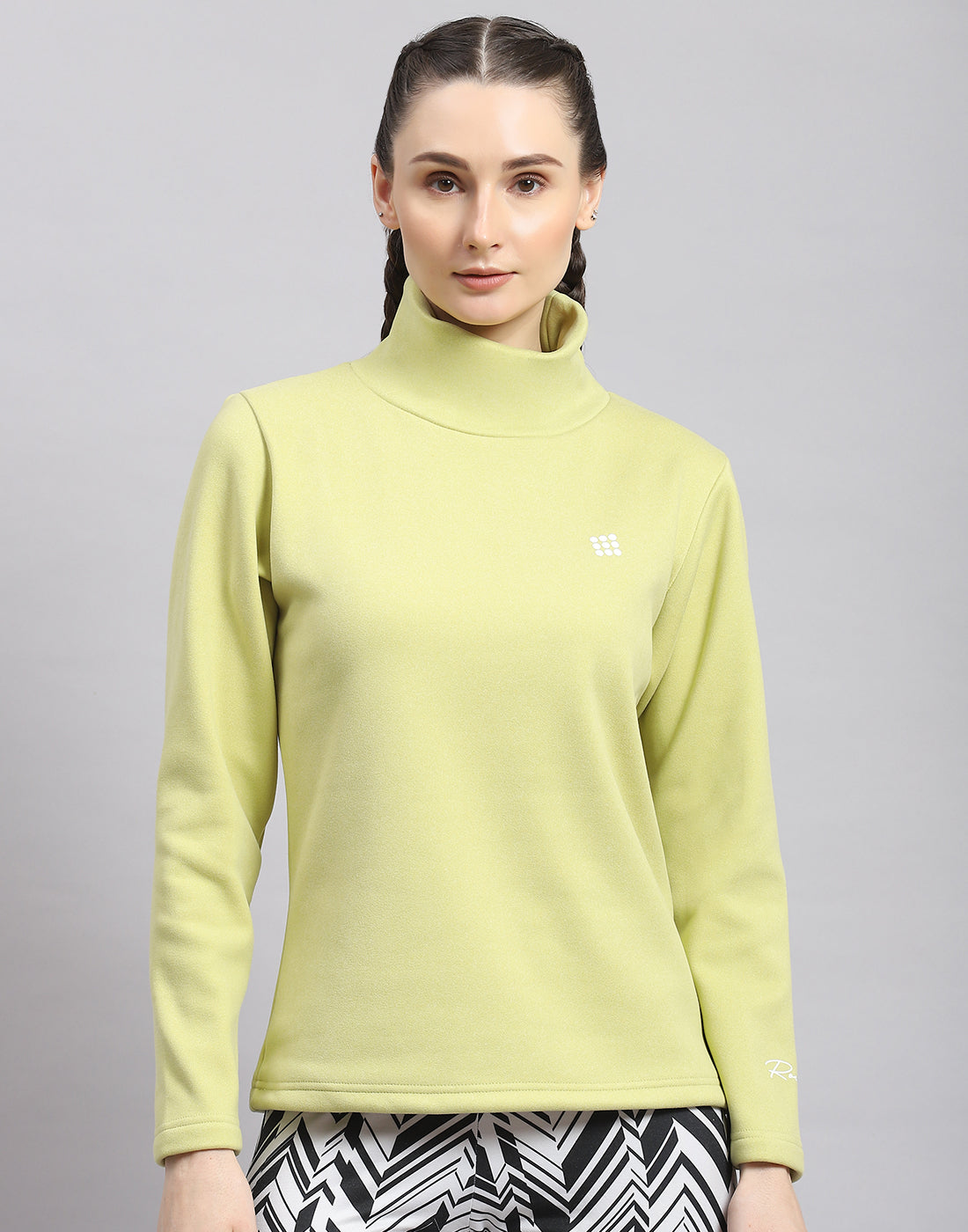 Women Green Solid T Neck Full Sleeve Sweatshirt