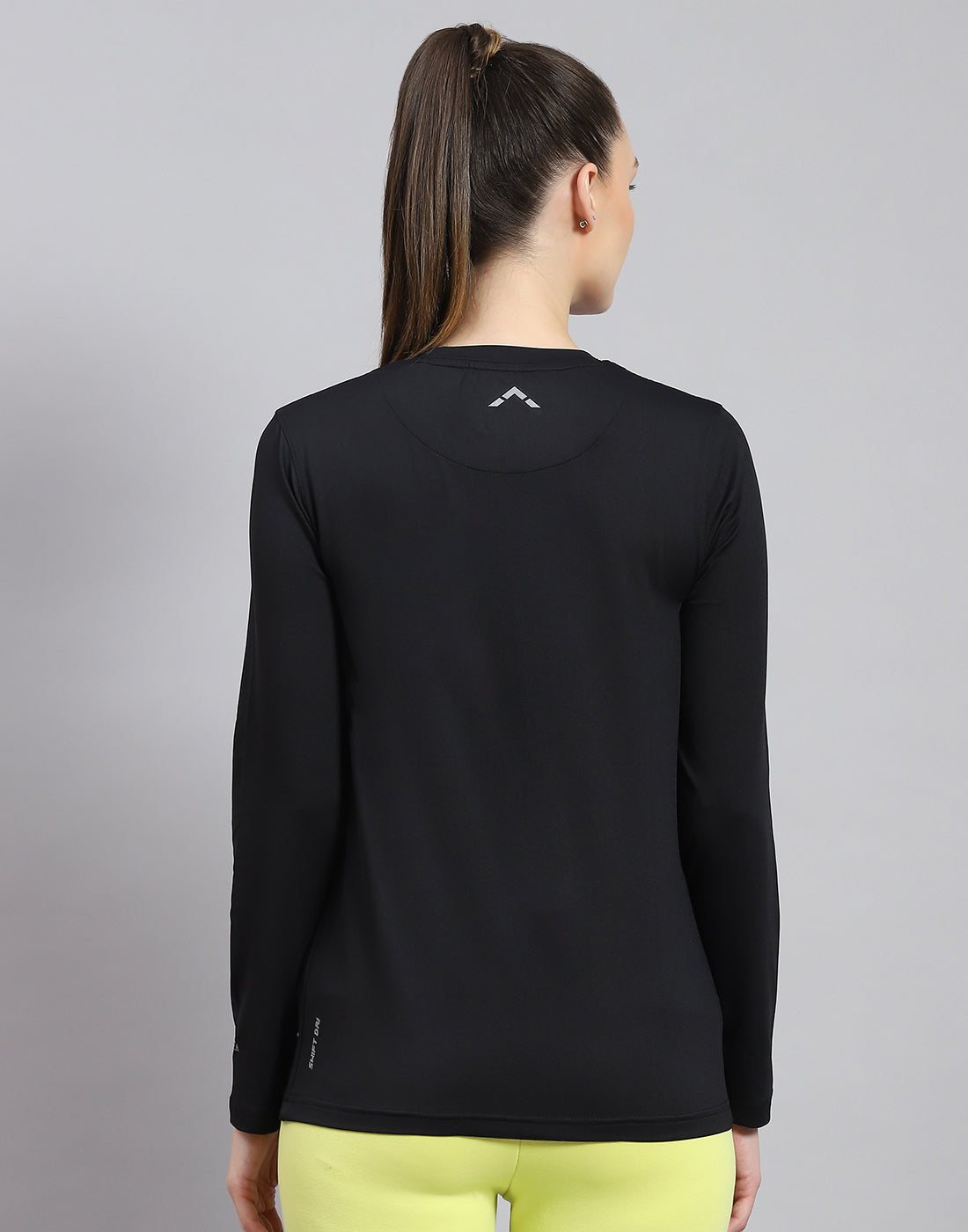 Rock.it Women Black Solid Round Neck Full Sleeve Top