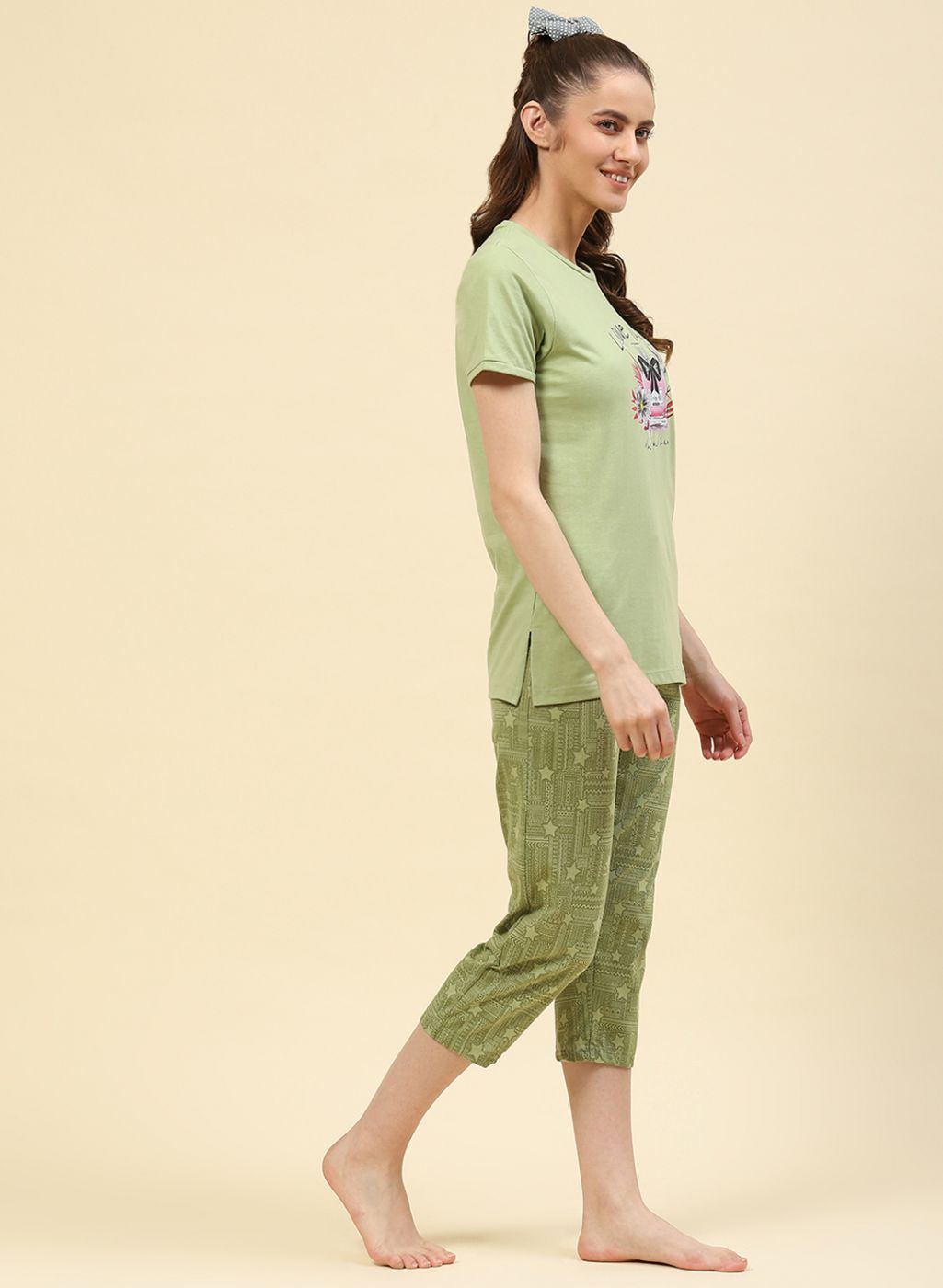 Women Green Printed Capri Set