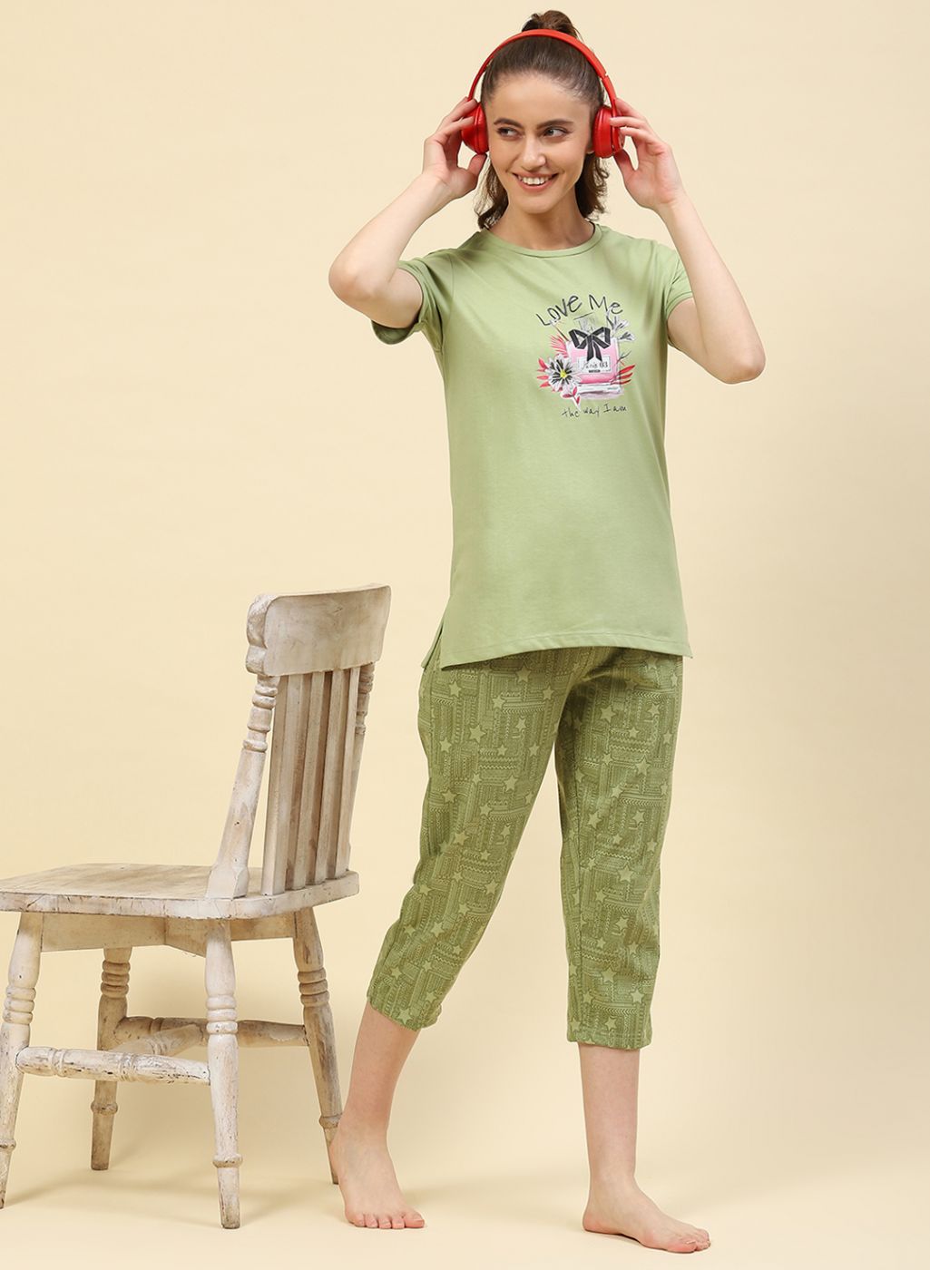 Women Green Printed Capri Set