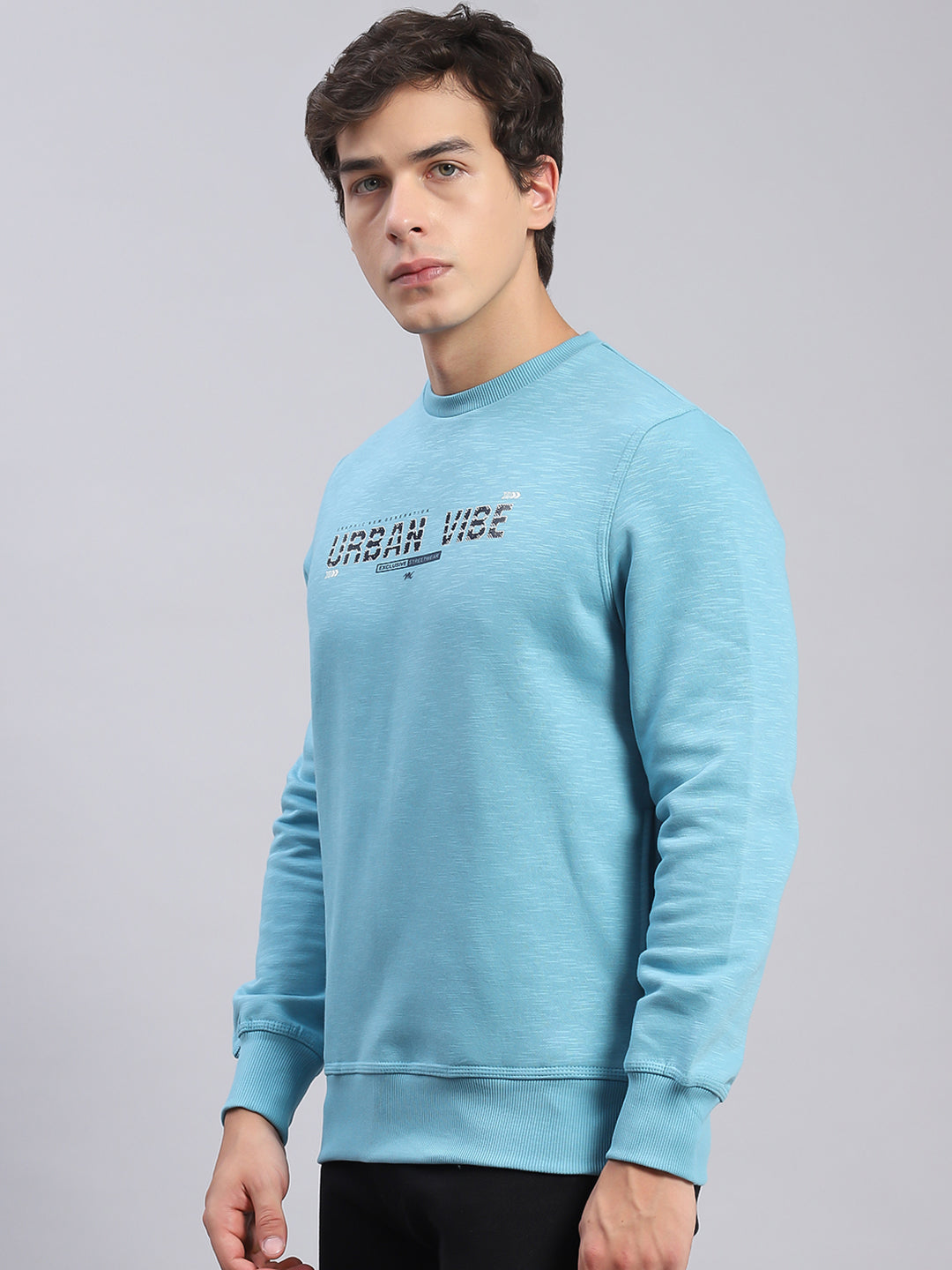 Men Blue Solid Round Neck Full Sleeve Sweatshirts