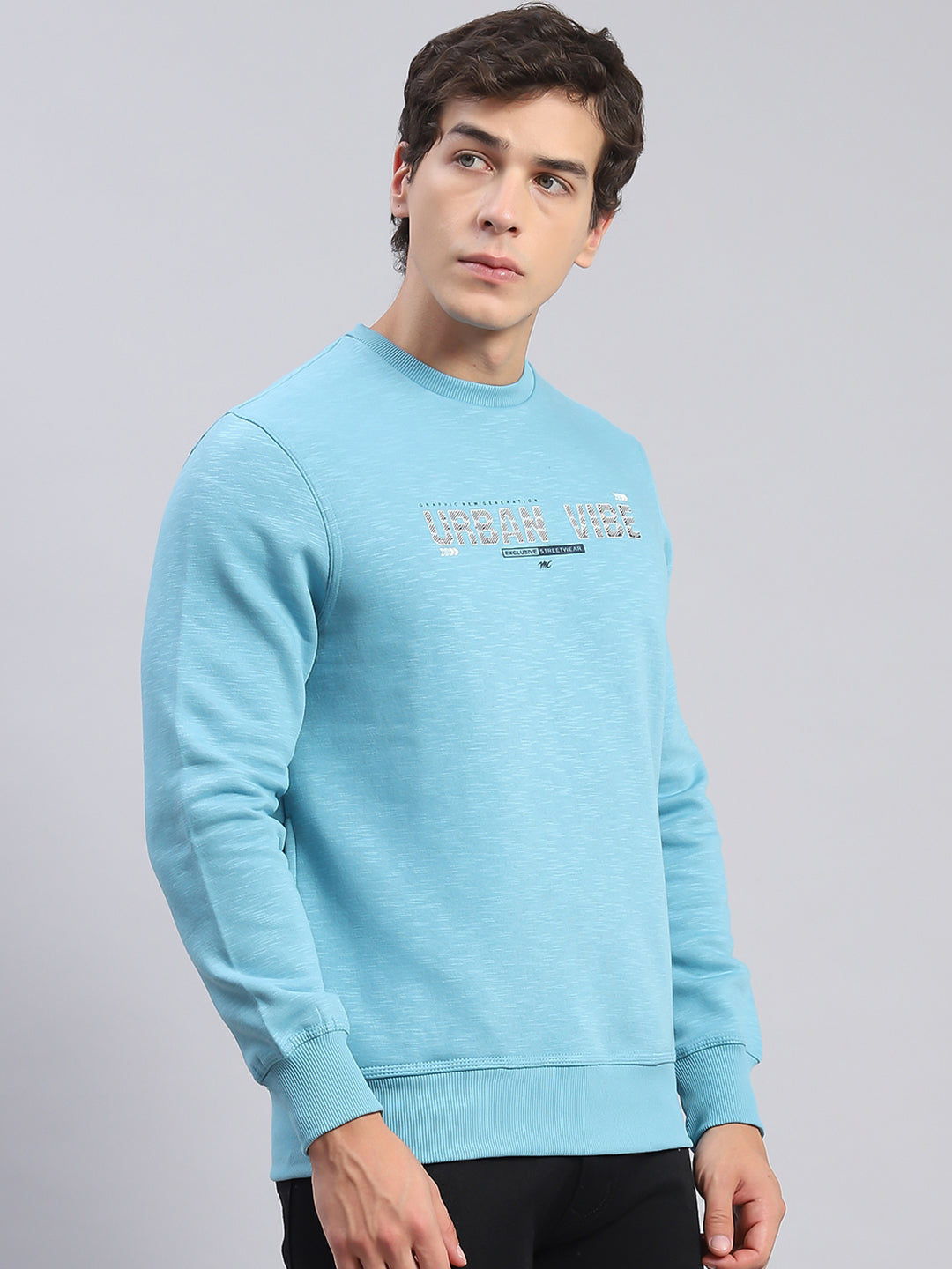 Men Blue Solid Round Neck Full Sleeve Sweatshirts