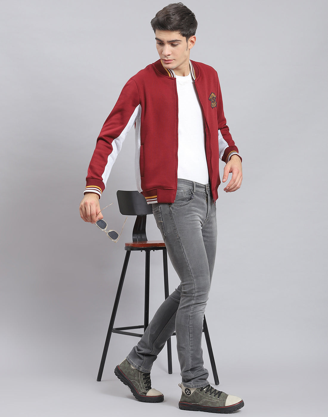 Men Maroon Solid Mandarin Collar Full Sleeve Sweatshirt