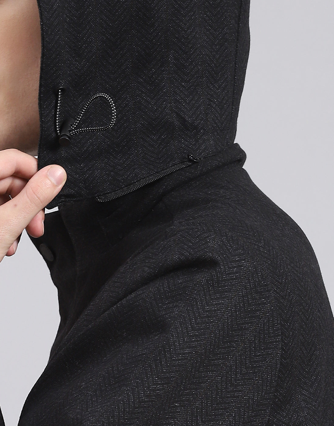 Men Black Solid Hooded Full Sleeve Jacket