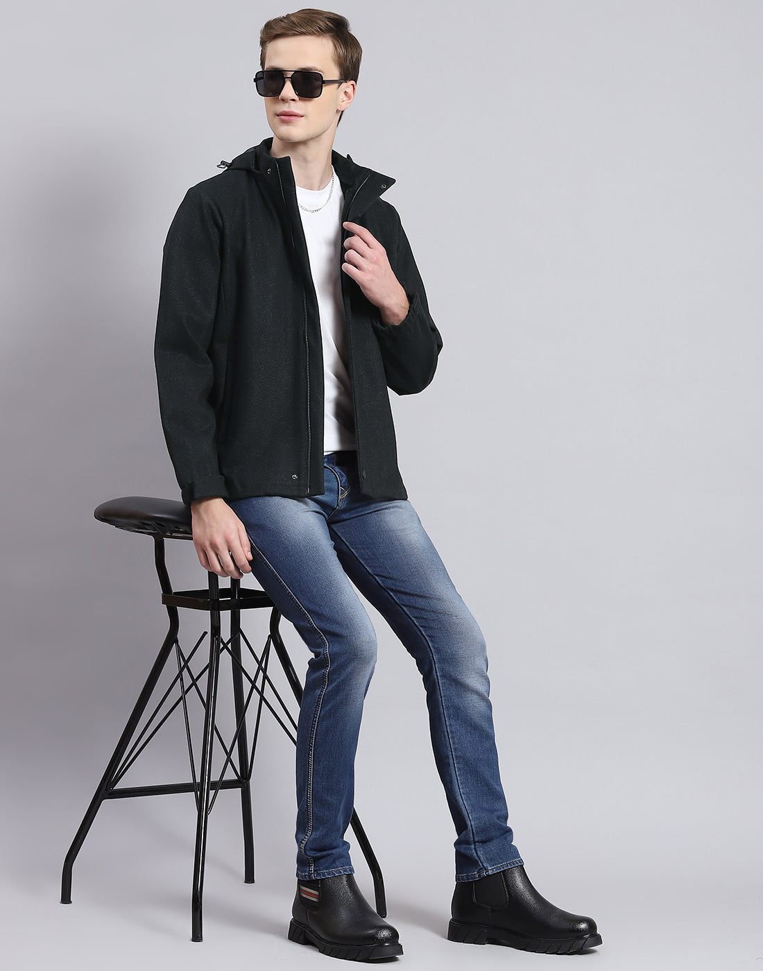 Men Olive Solid Hooded Full Sleeve Jacket