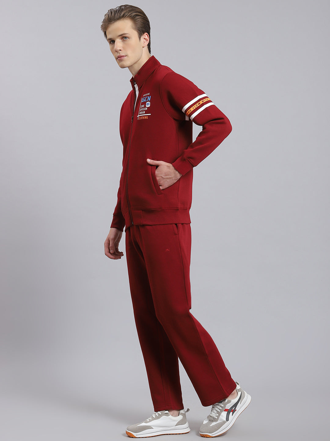 Men Maroon Solid Stand Collar Full Sleeve Tracksuit