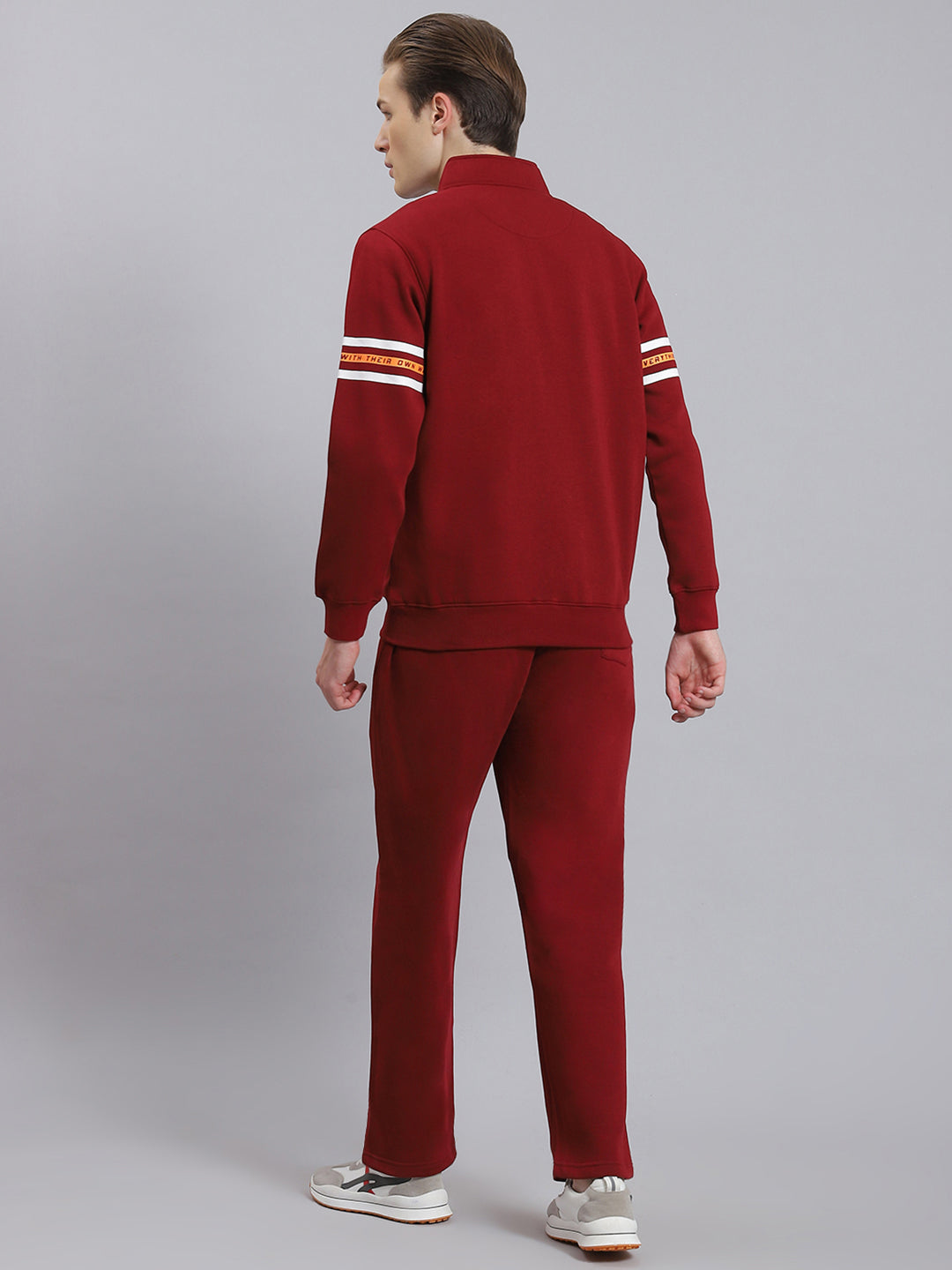 Men Maroon Solid Stand Collar Full Sleeve Tracksuit