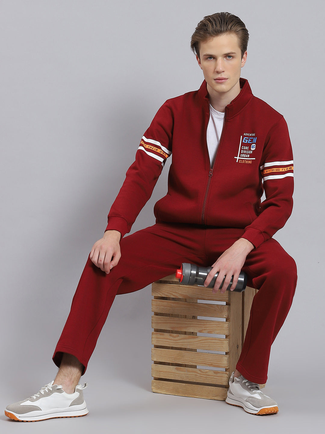 Men Maroon Solid Stand Collar Full Sleeve Tracksuit
