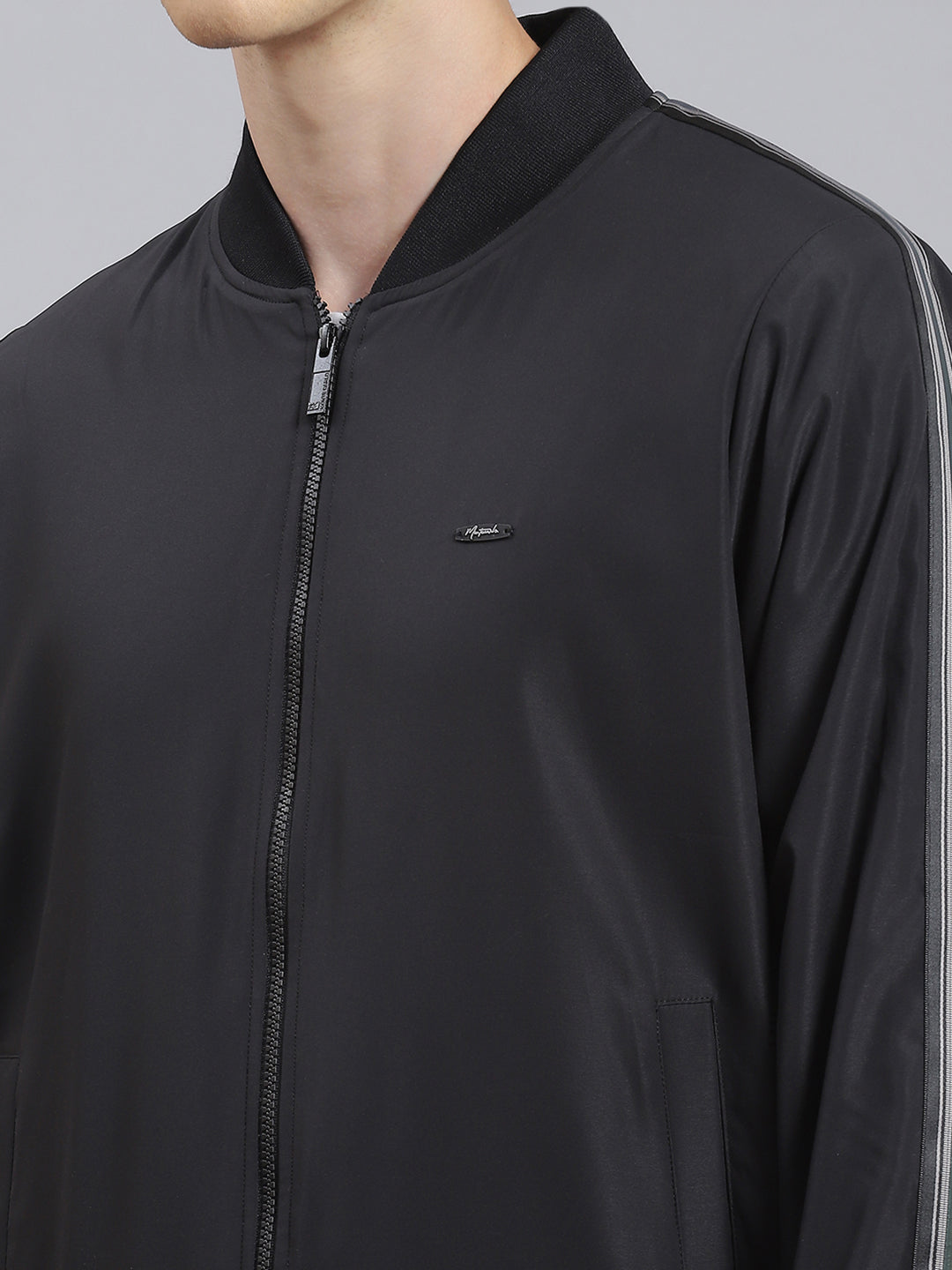 Men Black Solid Mandarin Collar Full Sleeve Tracksuit