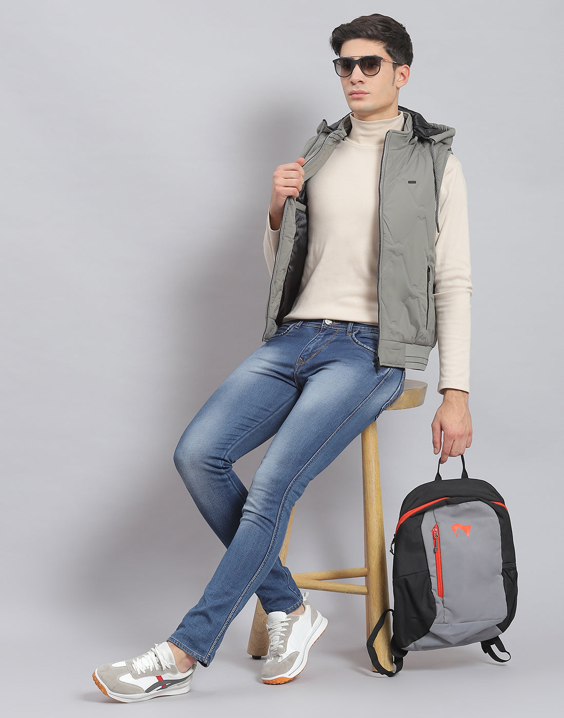 Men Grey Solid Hooded Sleeveless Jacket