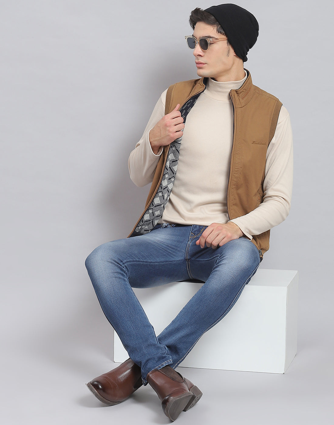 Men Brown Solid Stand Collar Sleeveless Jacket