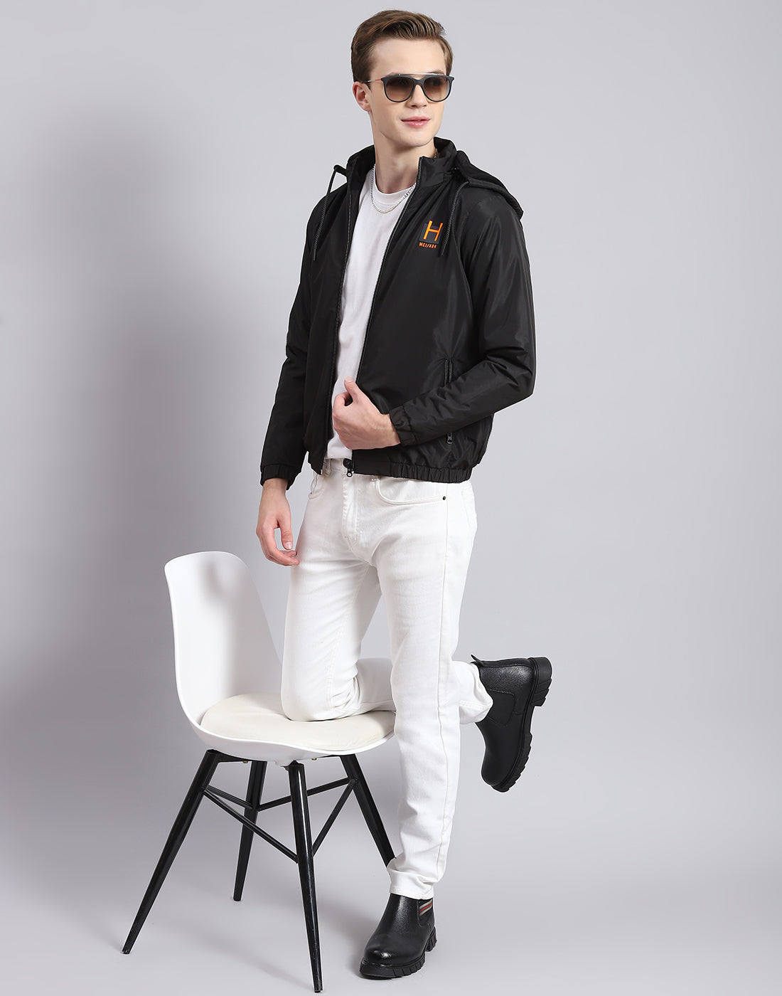 Men Black Solid Hooded Full Sleeve Jacket