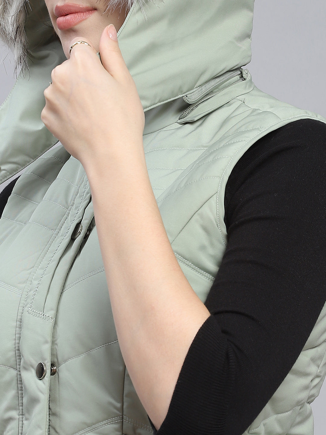 Women Green Solid Hooded Sleeveless Jackets