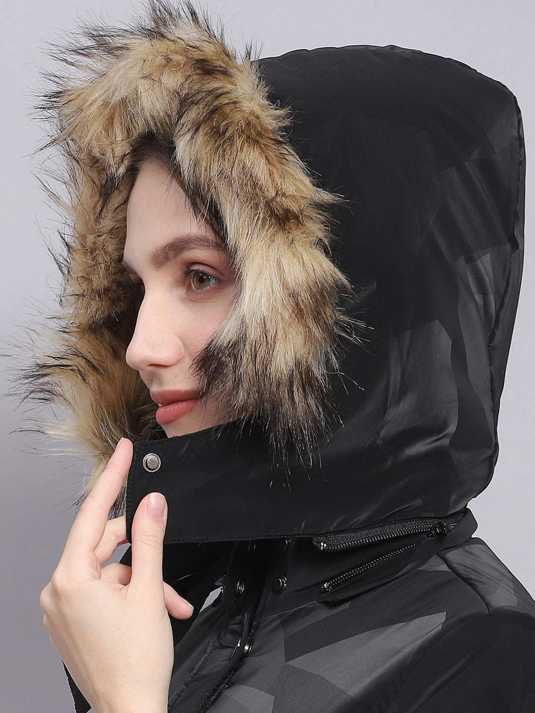 Women Black Solid Hooded Full Sleeve Jackets