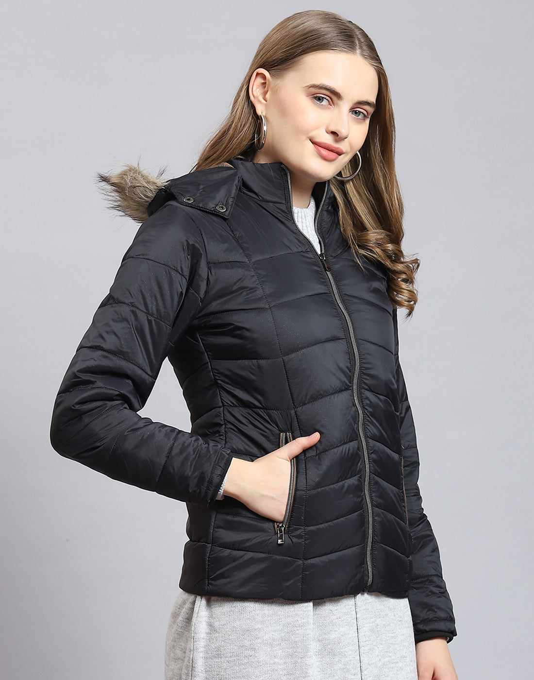 Women Black Solid Hooded Full Sleeve Heating Jacket