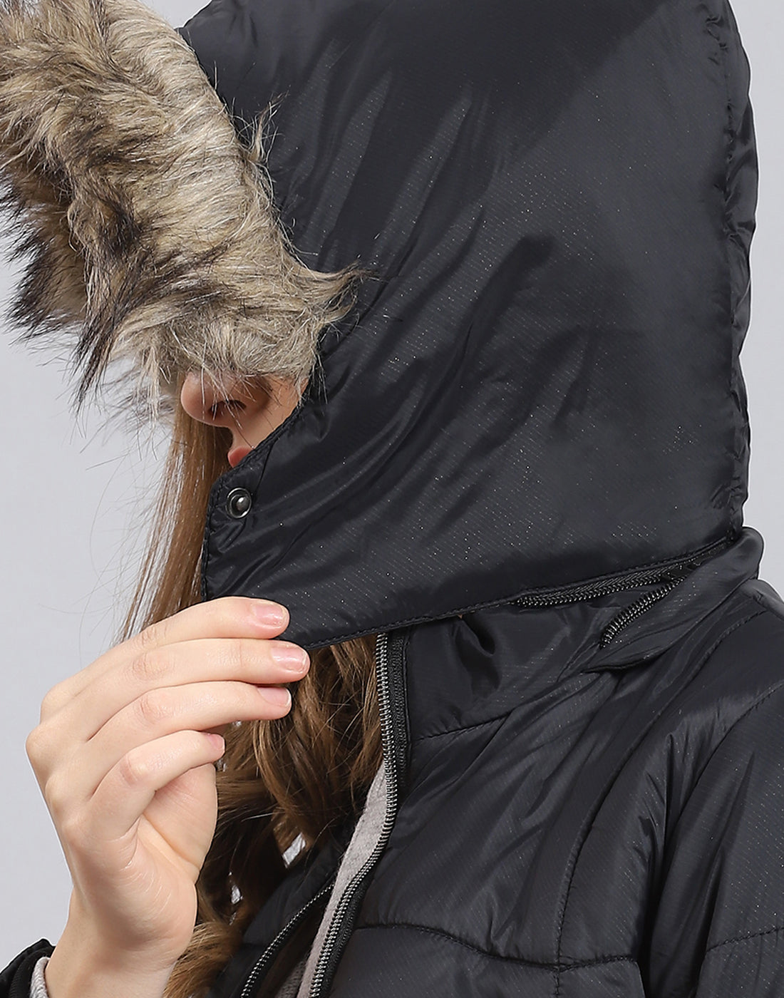 Women Black Solid Hooded Full Sleeve Heating Jacket