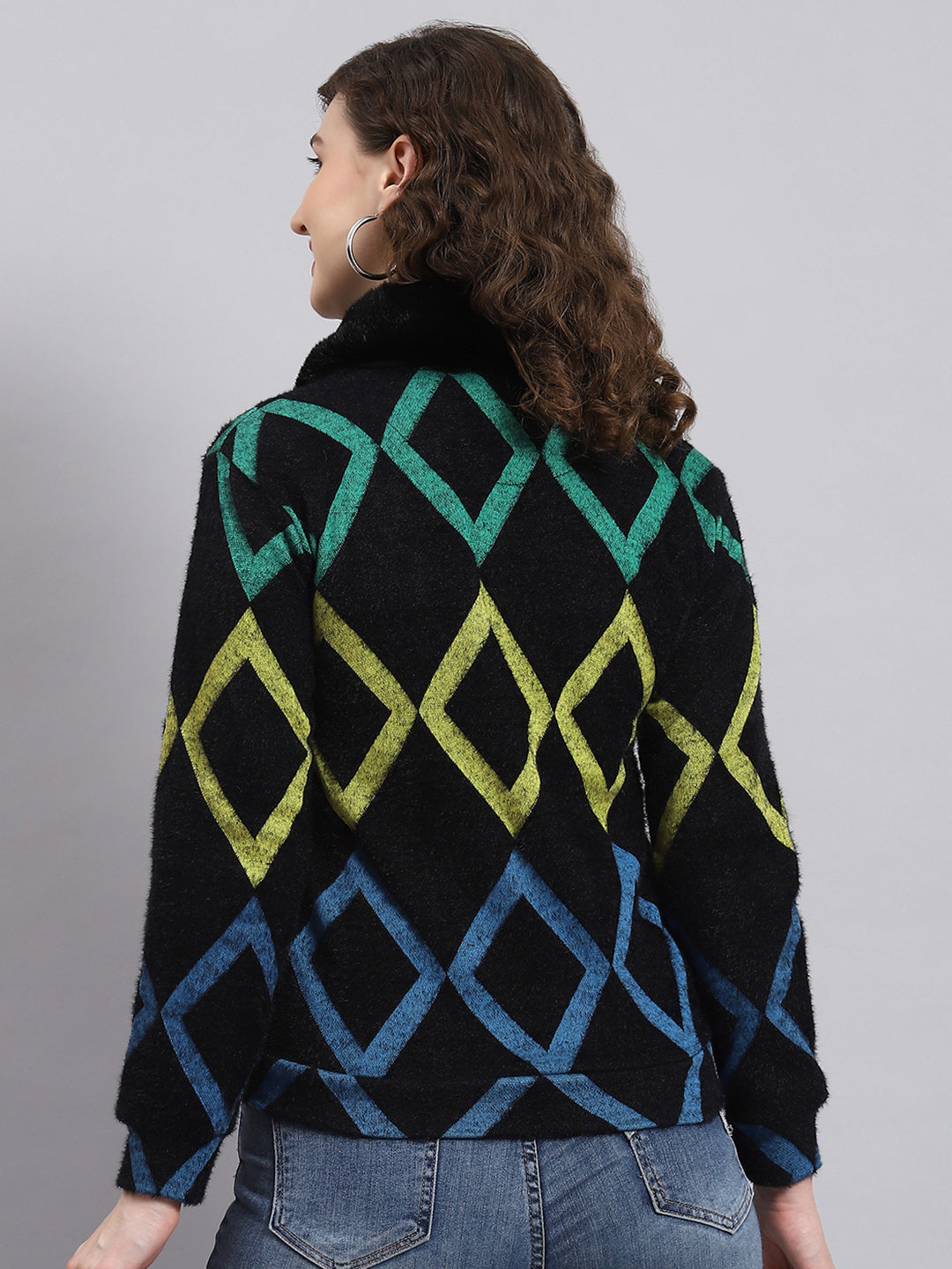 Women Black Printed Collar Full Sleeve Sweatshirt