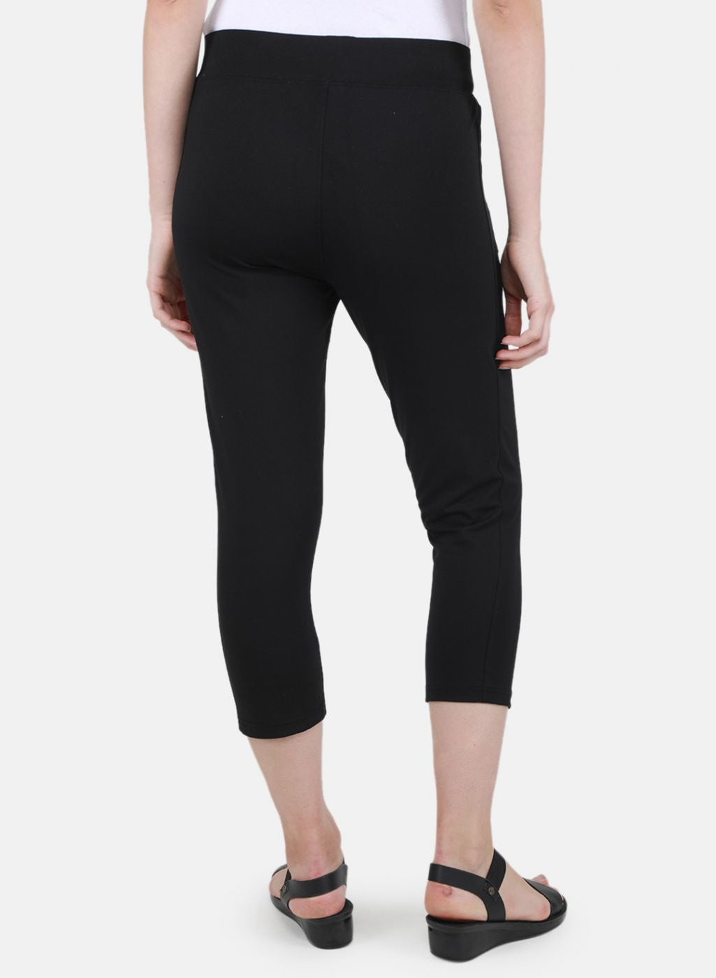 Women Black Solid Capri