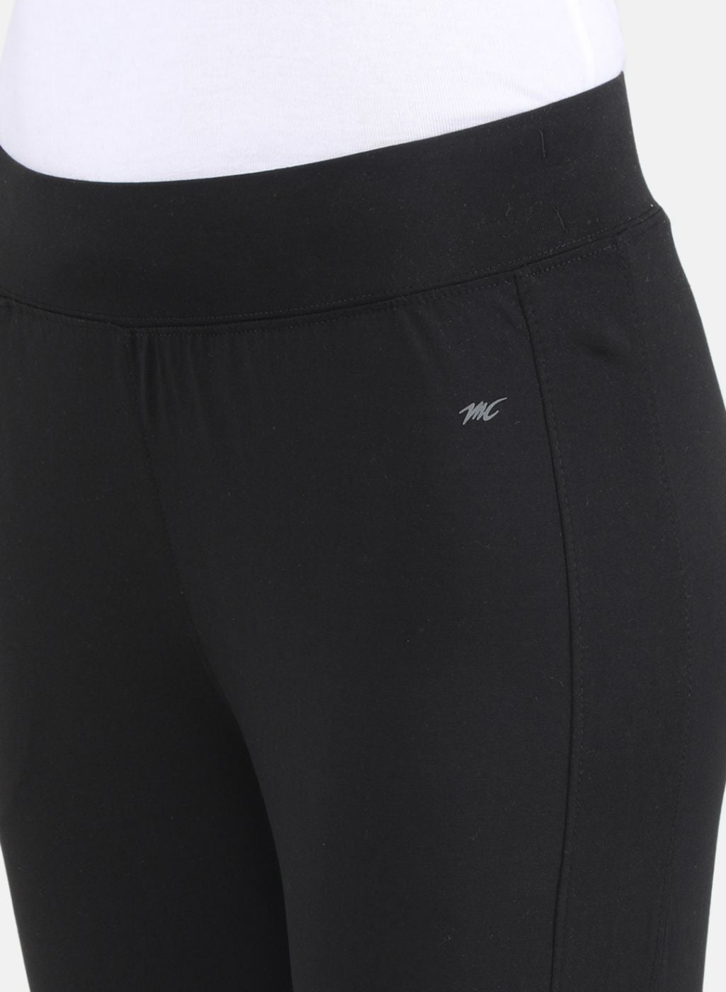 Women Black Solid Capri