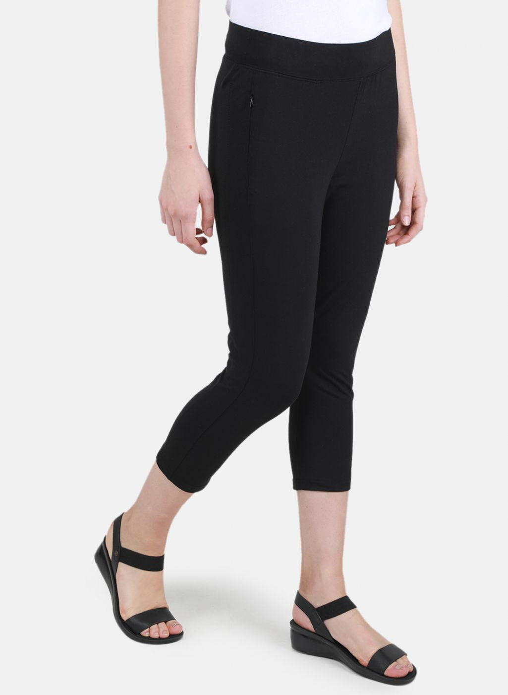 Women Black Solid Capri