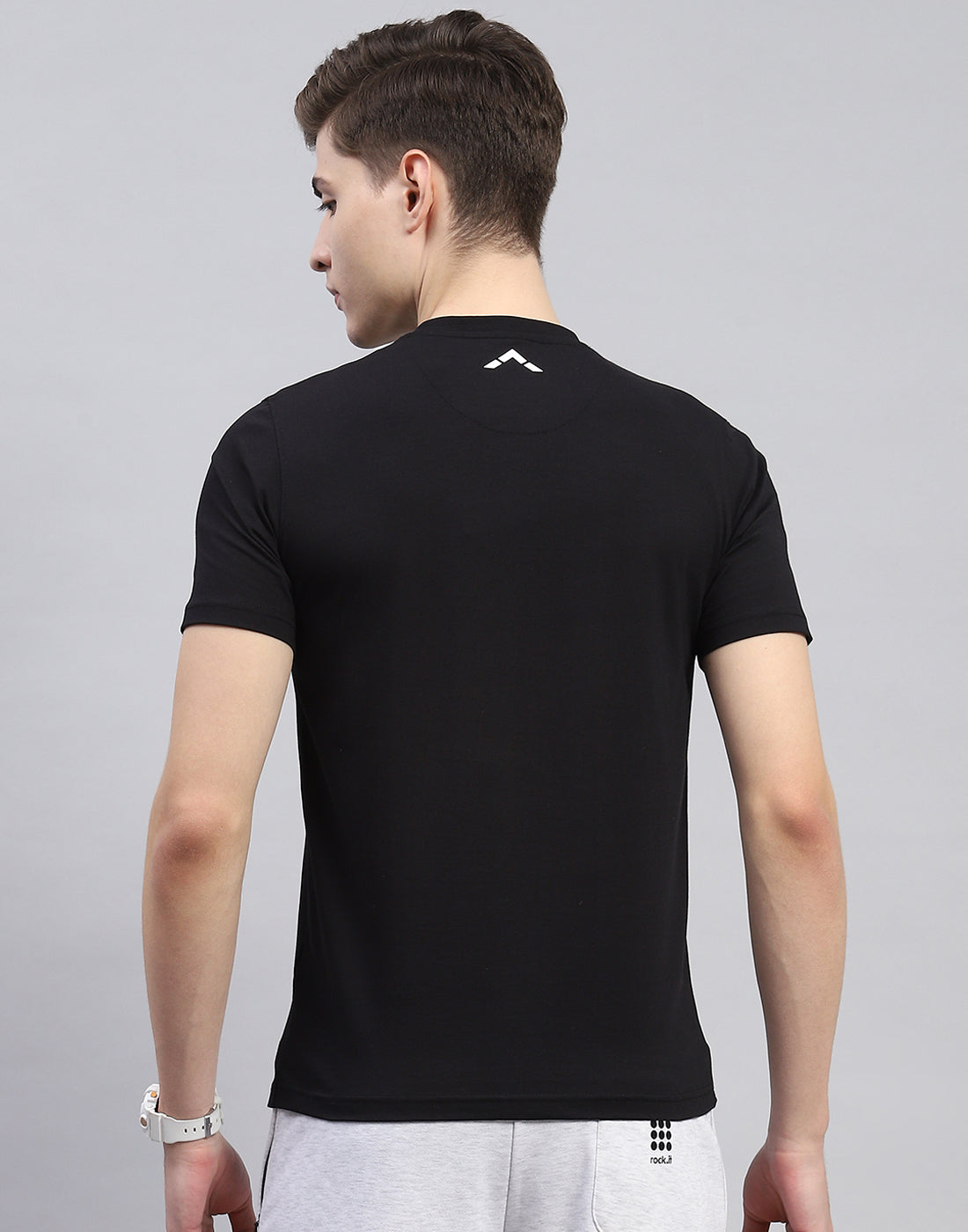 Rock.it Men Black Solid V Neck Half Sleeve T-Shirt