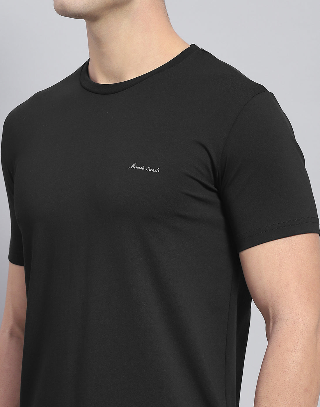 Men Black Solid Round Neck Half Sleeve T-Shirt