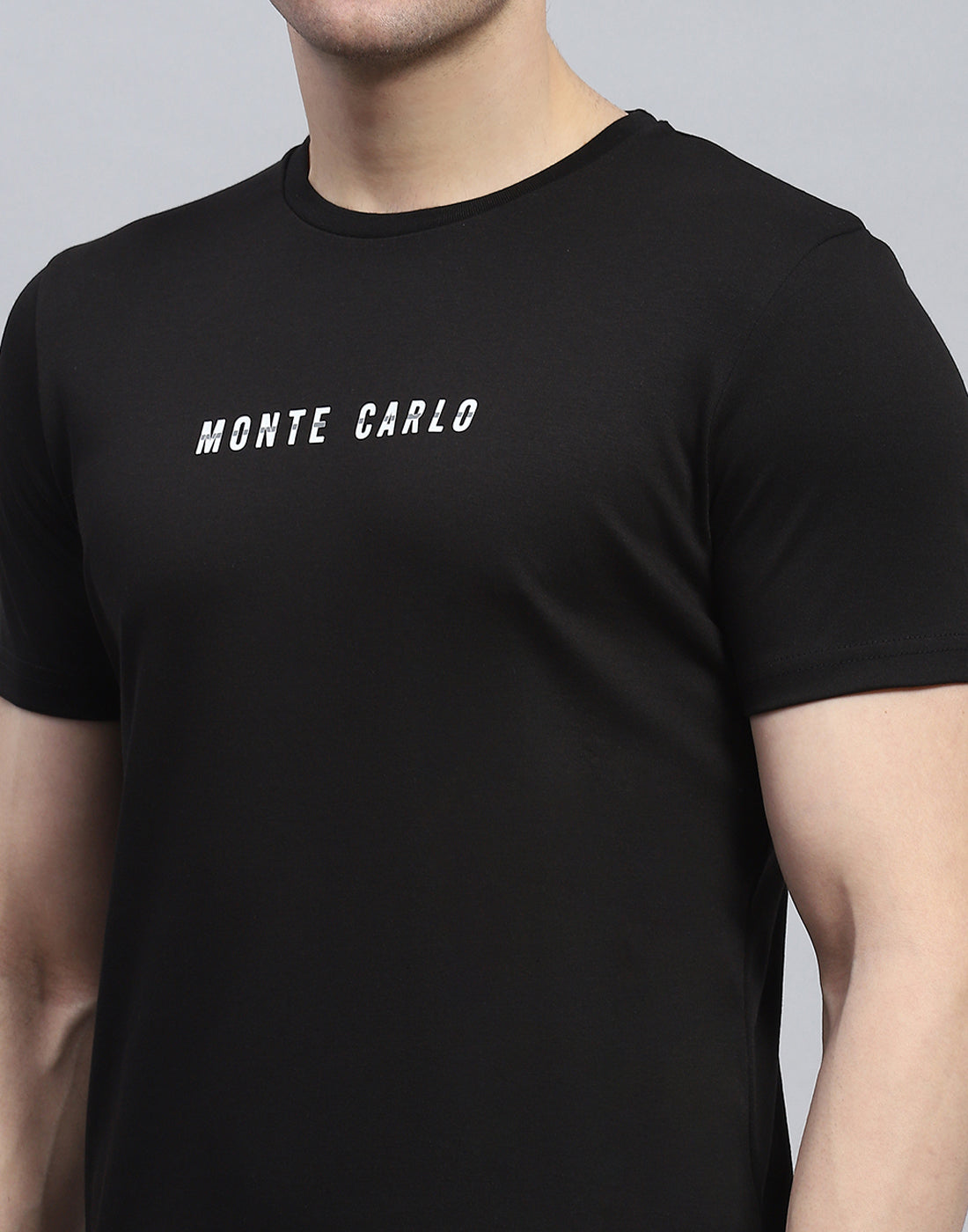 Men Black Solid Round Neck Half Sleeve T-Shirt