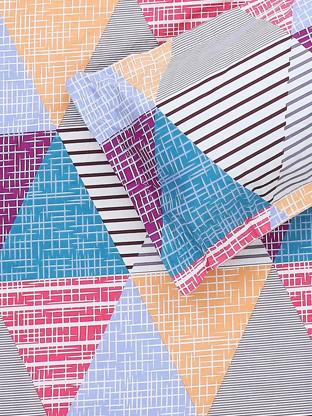 130 GSM  Polyester Double Bed Bedsheet with 2 Pillow Covers