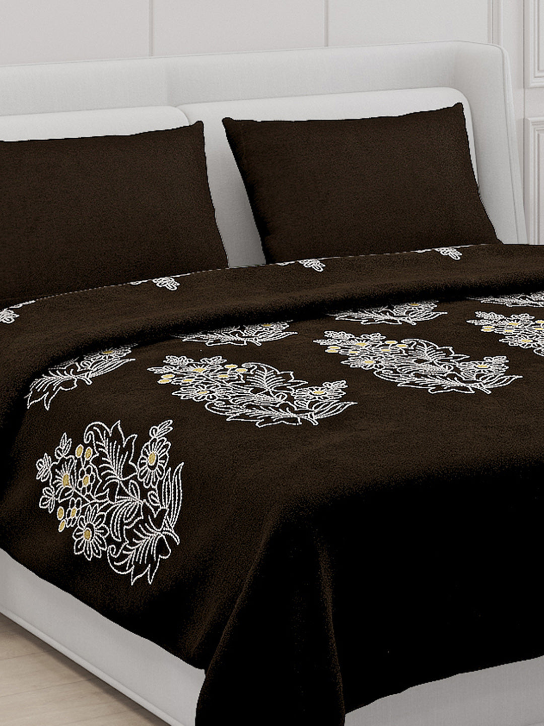 115 GSM Polyester Double Bed Bedsheet with 2 Pillow Covers