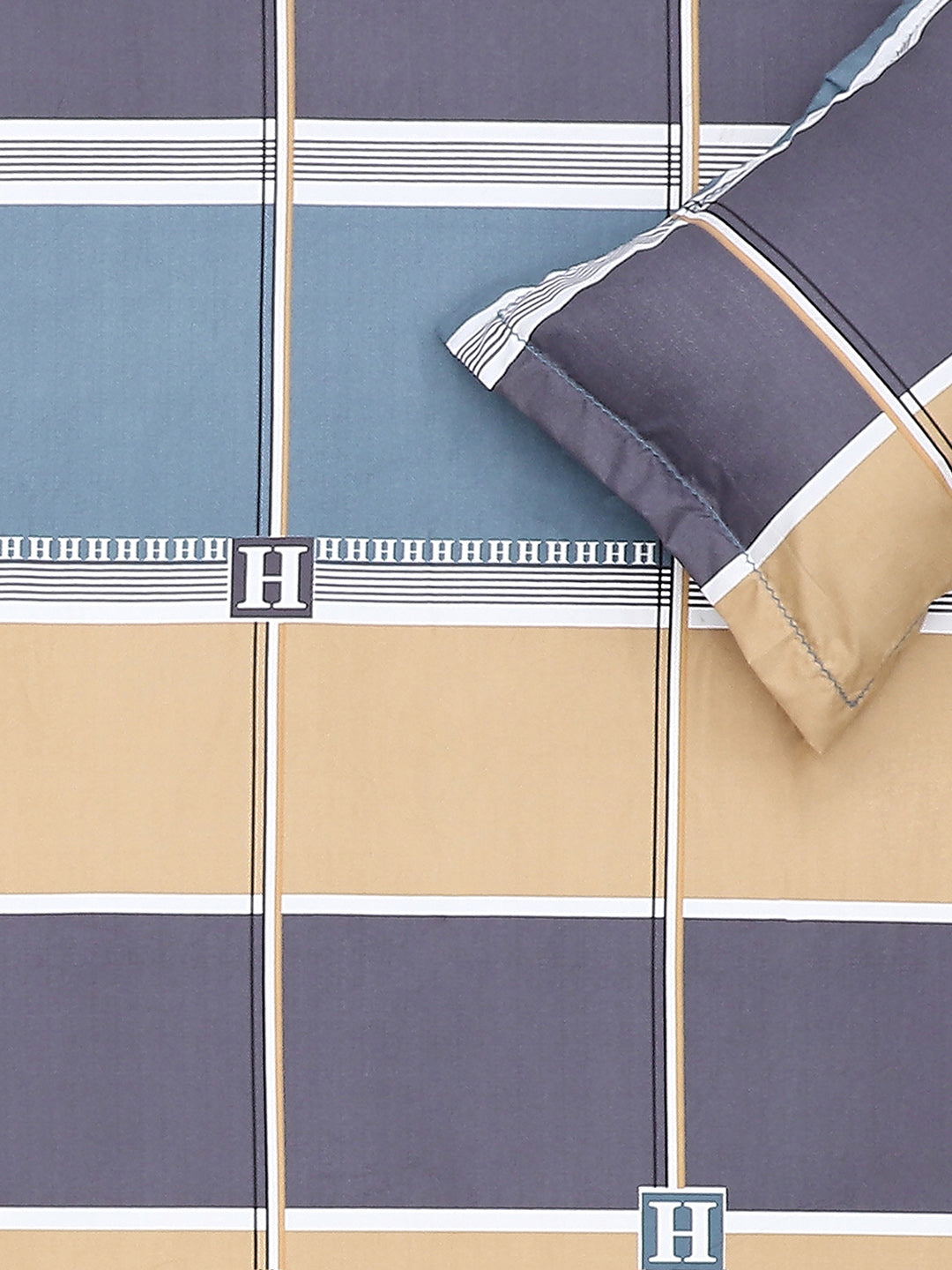 140 GSM Polyester Double Bed Bedsheet with 2 Pillow Covers