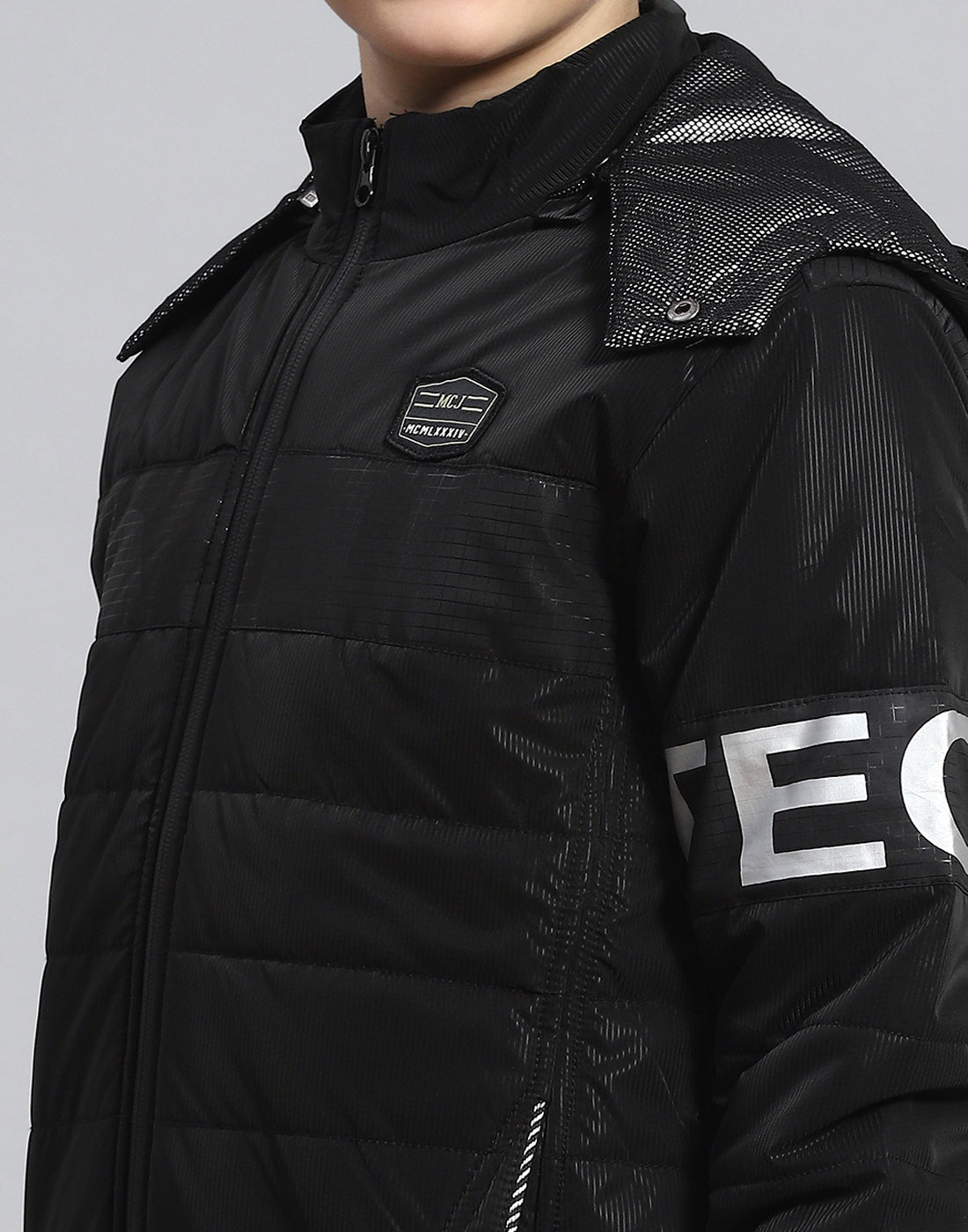 Boys Black Solid Hooded Full Sleeve Heating Jacket