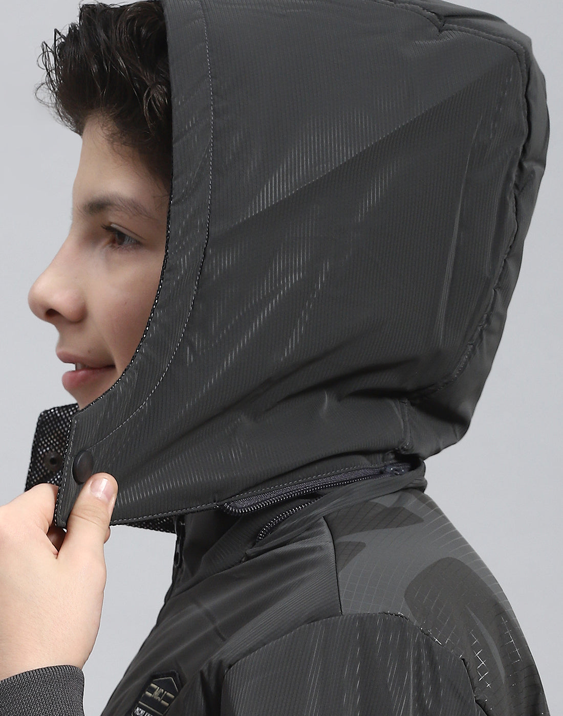 Boys Grey Solid Hooded Full Sleeve Heating Jacket