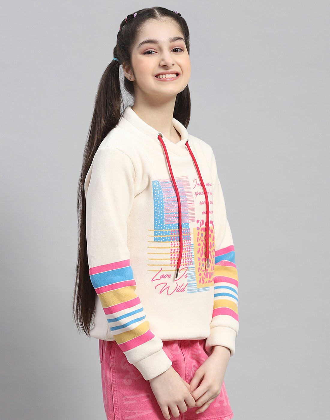 Girls Off White Printed Round Neck Full Sleeve Sweatshirt