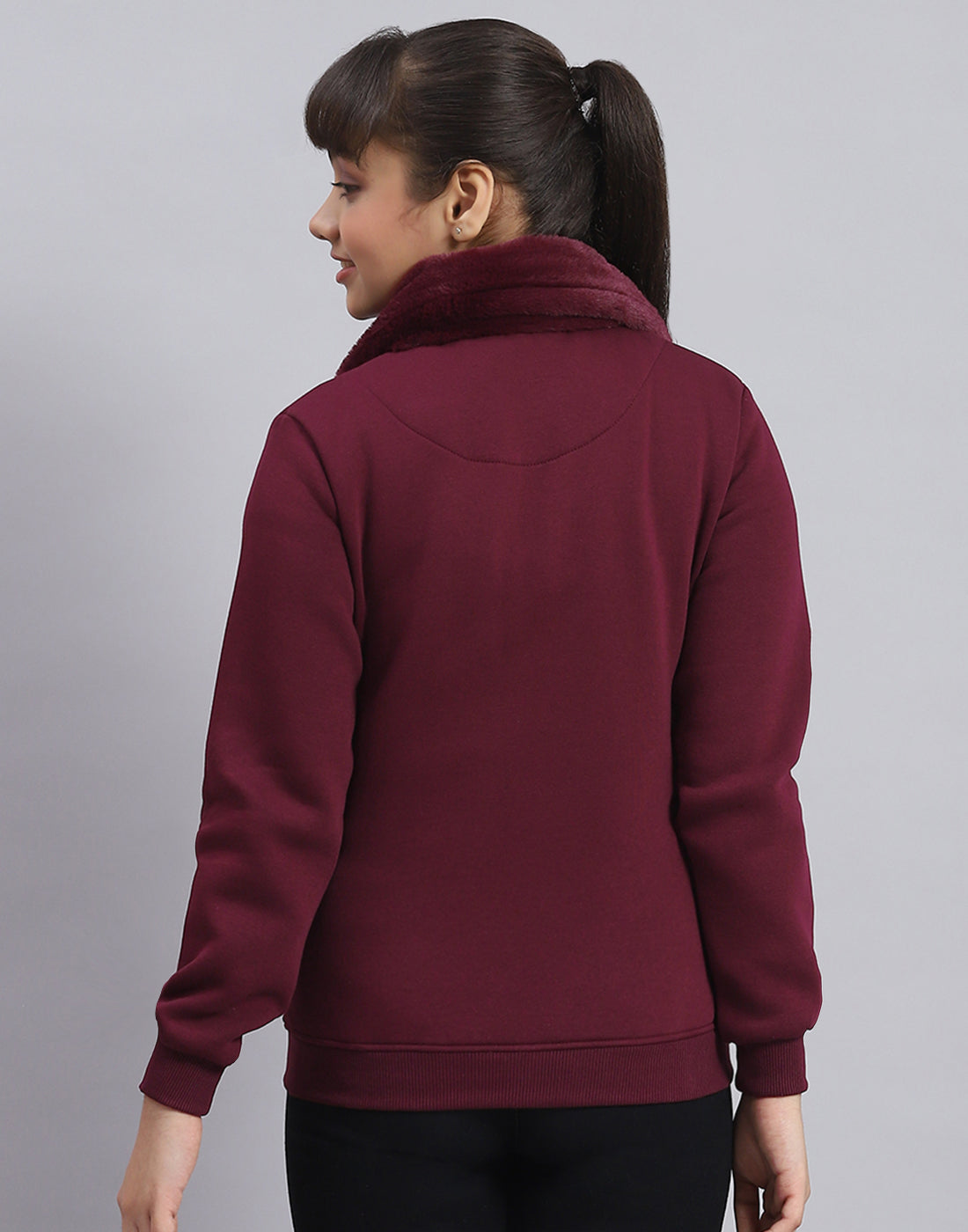 Girls Maroon Printed Collar Full Sleeve Sweatshirt